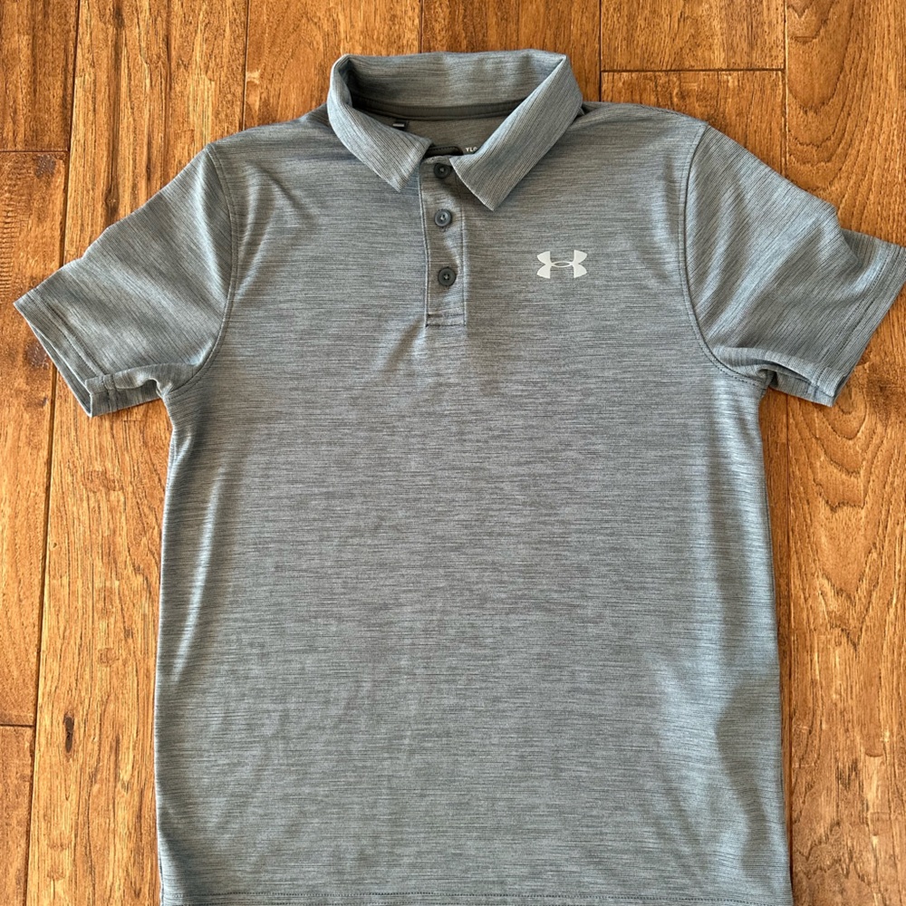 Boys Under Armour gray 3 button golf shirt. Size YLG.